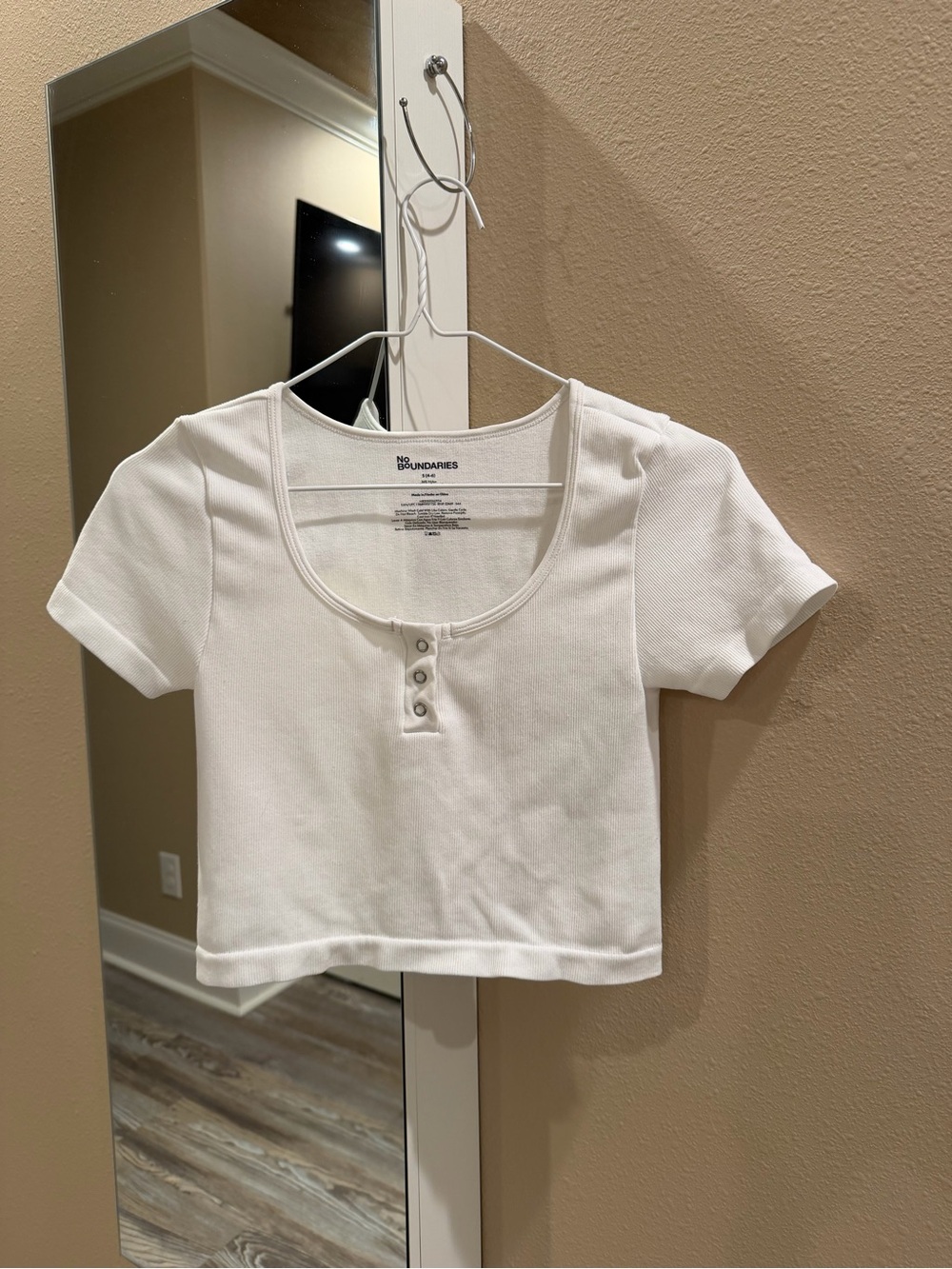 No Boundaries White Ribbed Scoop-Neck Cropped Henley